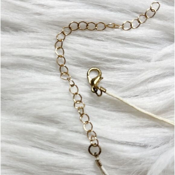 Bohemian Beach Vibes Conch Shell Bracelet White & Gold - Picture 4 of 4